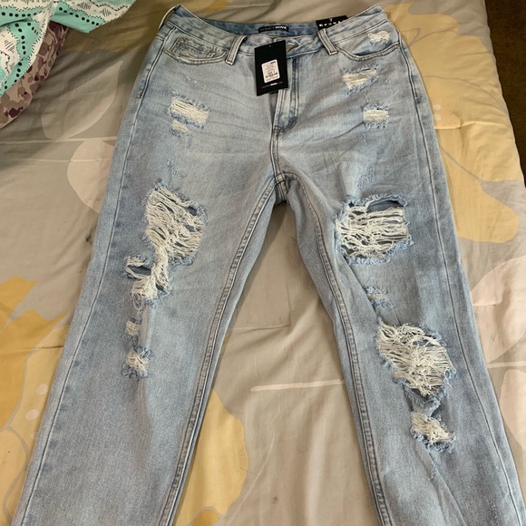 Fashion nova boyfriend jeans - Picture 2 of 3